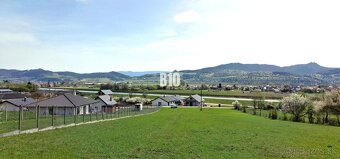 Slnečný pozemok s rozlohou 2035m2 s krásnym výhľadom. - 5