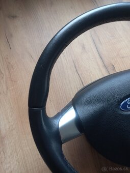 Ford Focus volant - 5