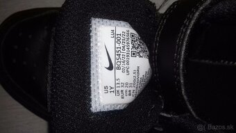 Nike 32; Adidas 31 REZERVÁCIA - 5