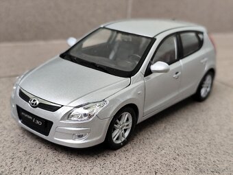 Predám tento Kovový model.Hyundai i30 - 5