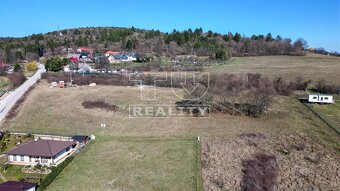 Znížená cena - Veľký slnečný pozemok - 1279 m2 - v... - 5