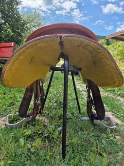 Circle L 16″ Westernové sedlo – full QH – ručne zdobené,USA - 5
