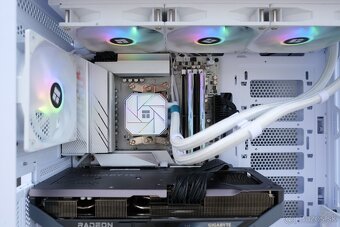 Herný PC, Ryzen 7 7800X3D, RX 9070, 32GB RAM, 2TB SSD, 24m - 5