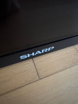 Televisor. 70" Sharp 70CL5EA - 5