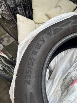 235/55 R18 Contitental pneu - 5