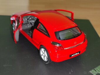 Predám tento nový Kovový model Opel Astra GTC 2005 v mierke - 5
