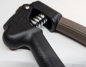 GD GRIP PRO (hnedý) - posilňovač úchopu ruky, zápästia a prs - 5