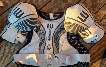 Hokejova vystroj - 5