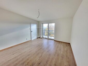 Predám 4-izbový byt s balkónom a garážou, novostavba,... - 5