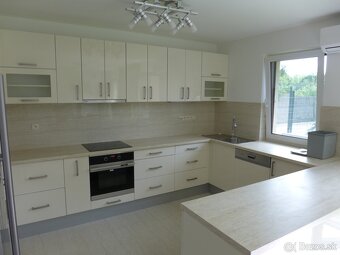 Luxusný 5i. RD, Pezinská ul., 2x PARKING, KLÍMA, TERASA - 5