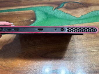 Alienware m15 Ryzen Edition R5 - 5