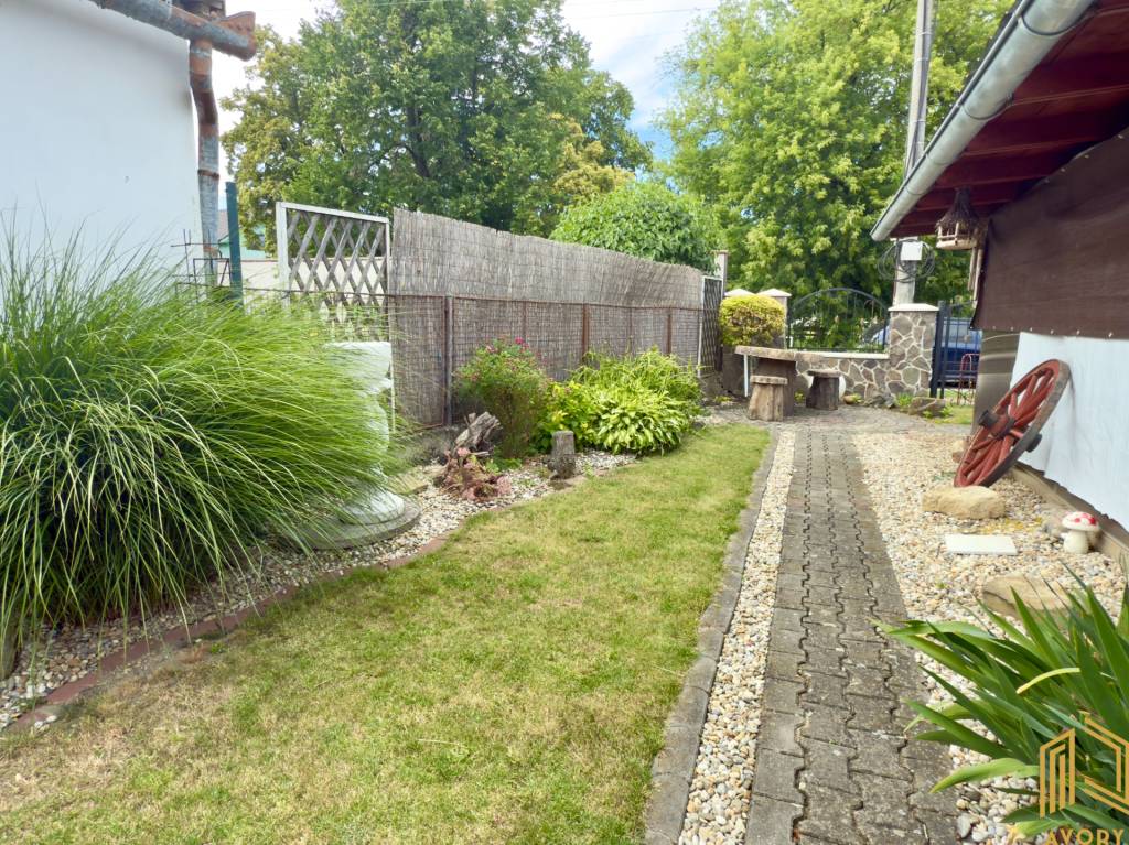 DOM S BYTOM (BÝVALÁ PREDAJŃA), POZEMOK 400m2, KOVÁLOV - 6