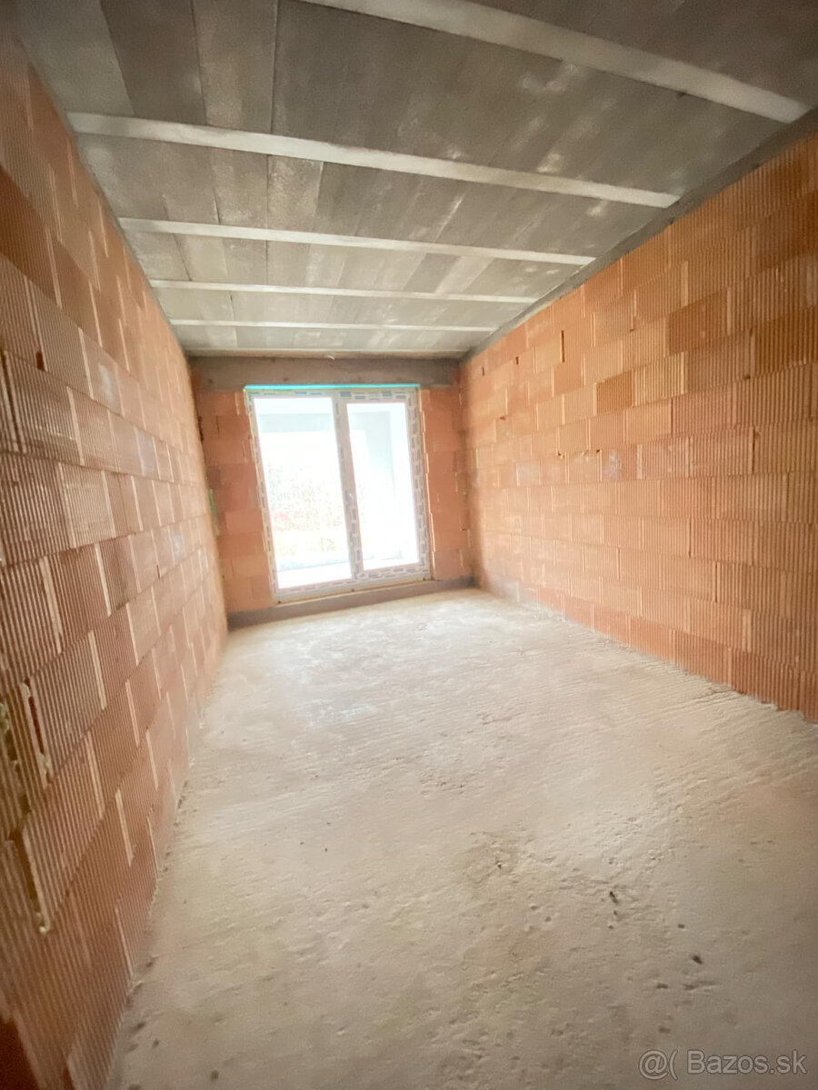 Na predaj 5 izbový rodinný dom v obci Dunajský Klátov s možn - 6