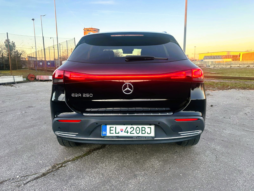 Mercedes EQA - 6