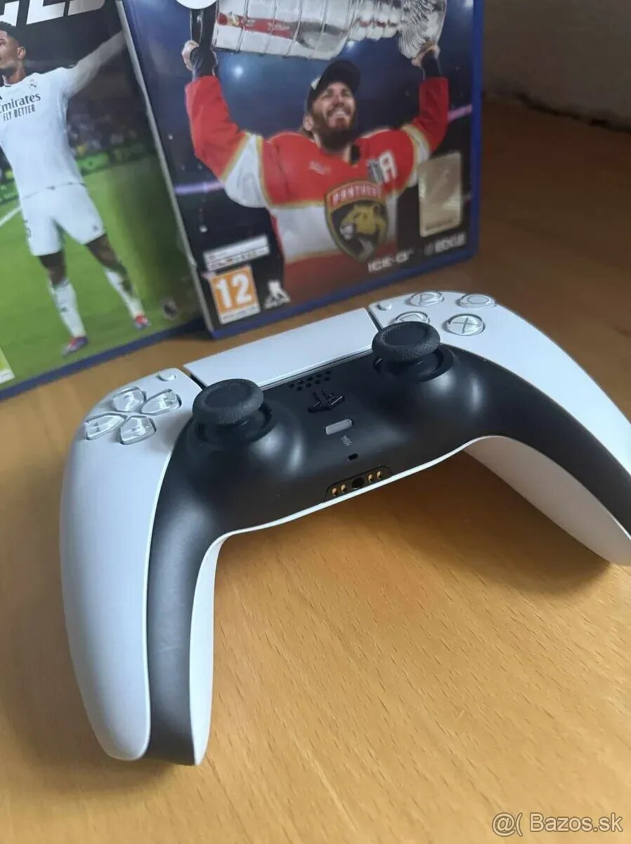 PlayStation 5 Slim + 2 ovládače + 5 hry - 6