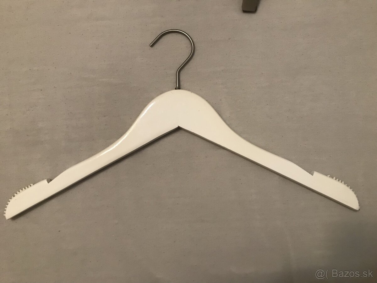 Profi 🇫🇷 vešiaky z masívu pre obchod– Luxusná kvalita (Biele - 6
