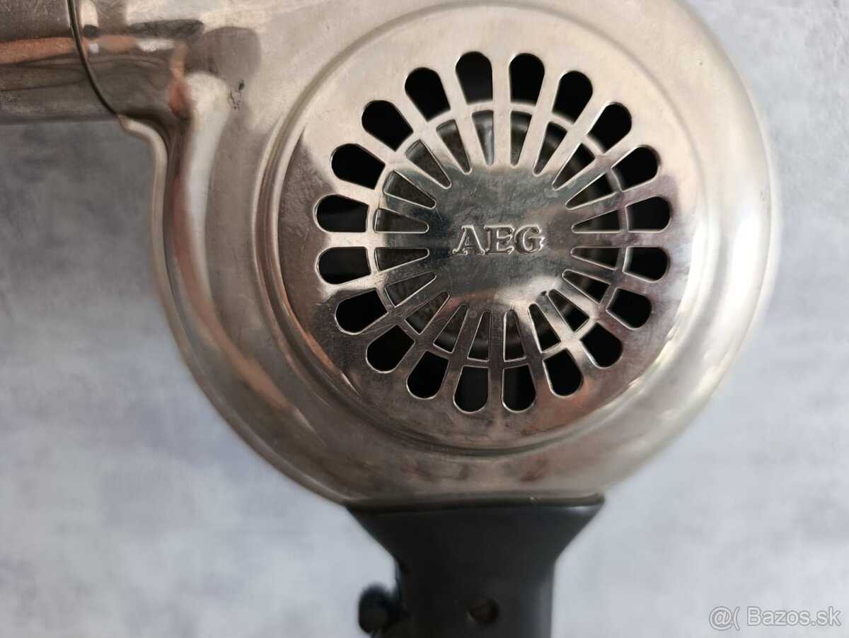 Starý značkový fén AEG – chromovaný kov, textilní kabel, krá - 6
