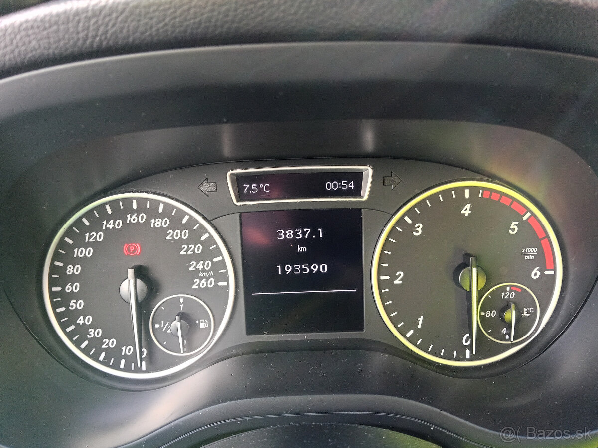 Mercedes-Benz trieda B180 - 6