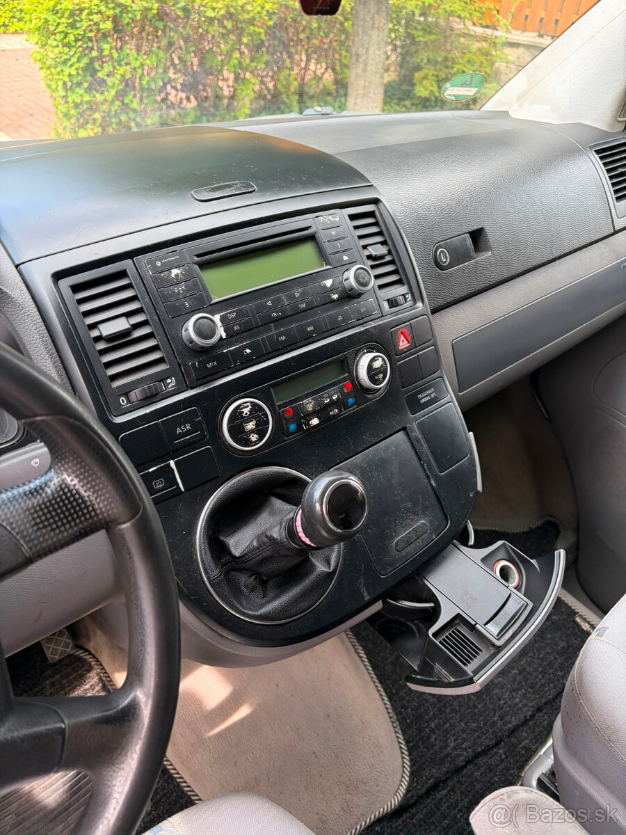 Volkswagen Multivan 2.5 TDI 96 kW – 7 míst - 6