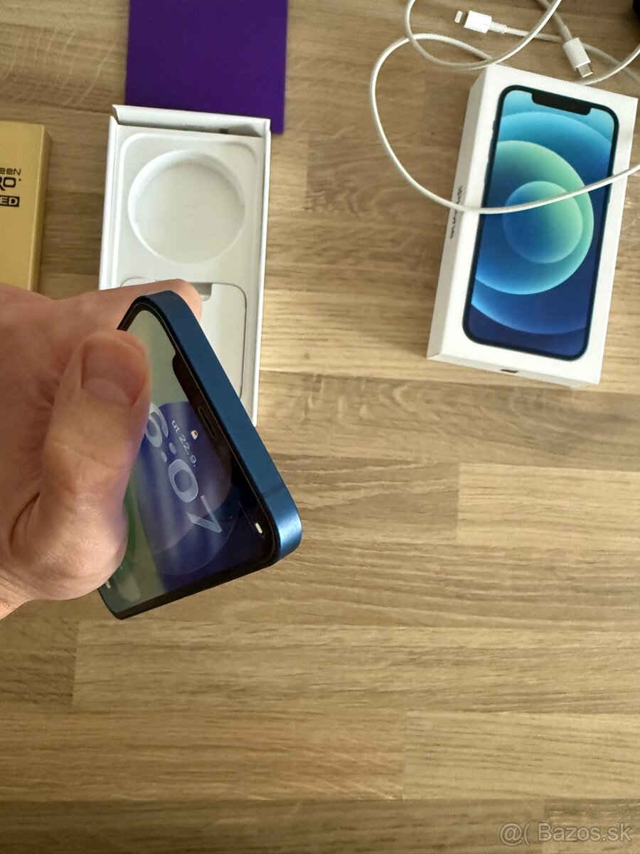 Predám iPhone 12 64GB modrý + obaly a sklá - 6
