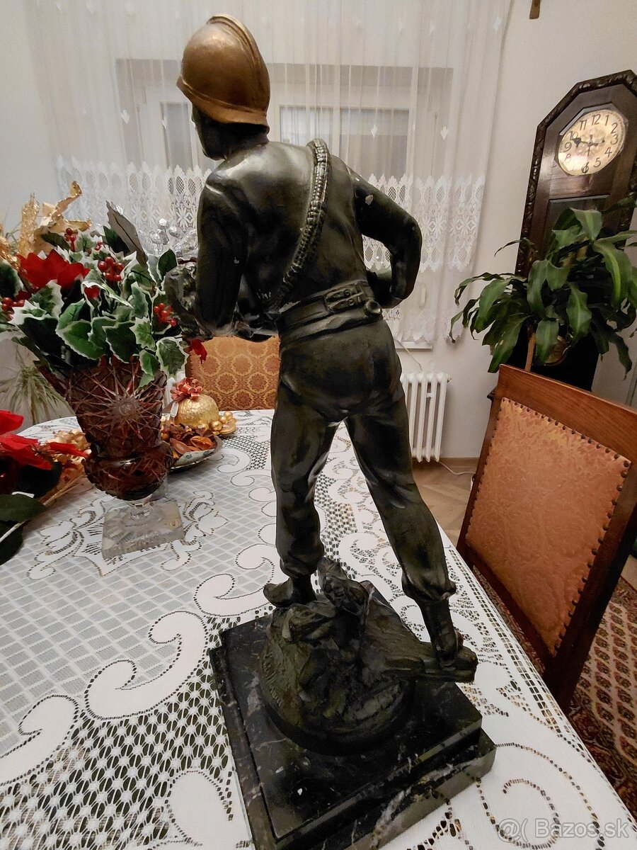 . SOCHA NA MRAMOR. PODSTAVCI - 6