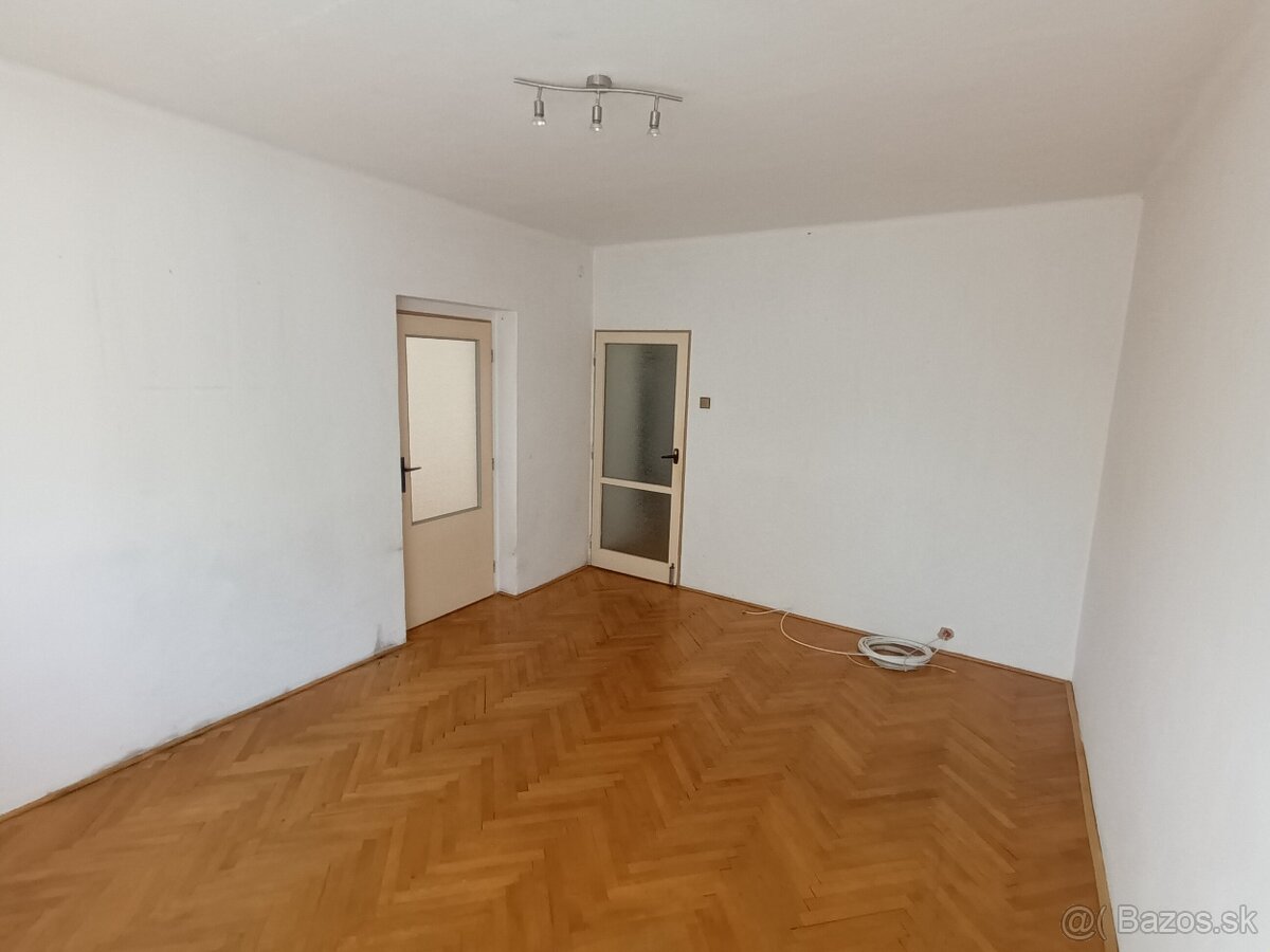 Na predaj: 3-izbový tehlový byt – Komárno - 6