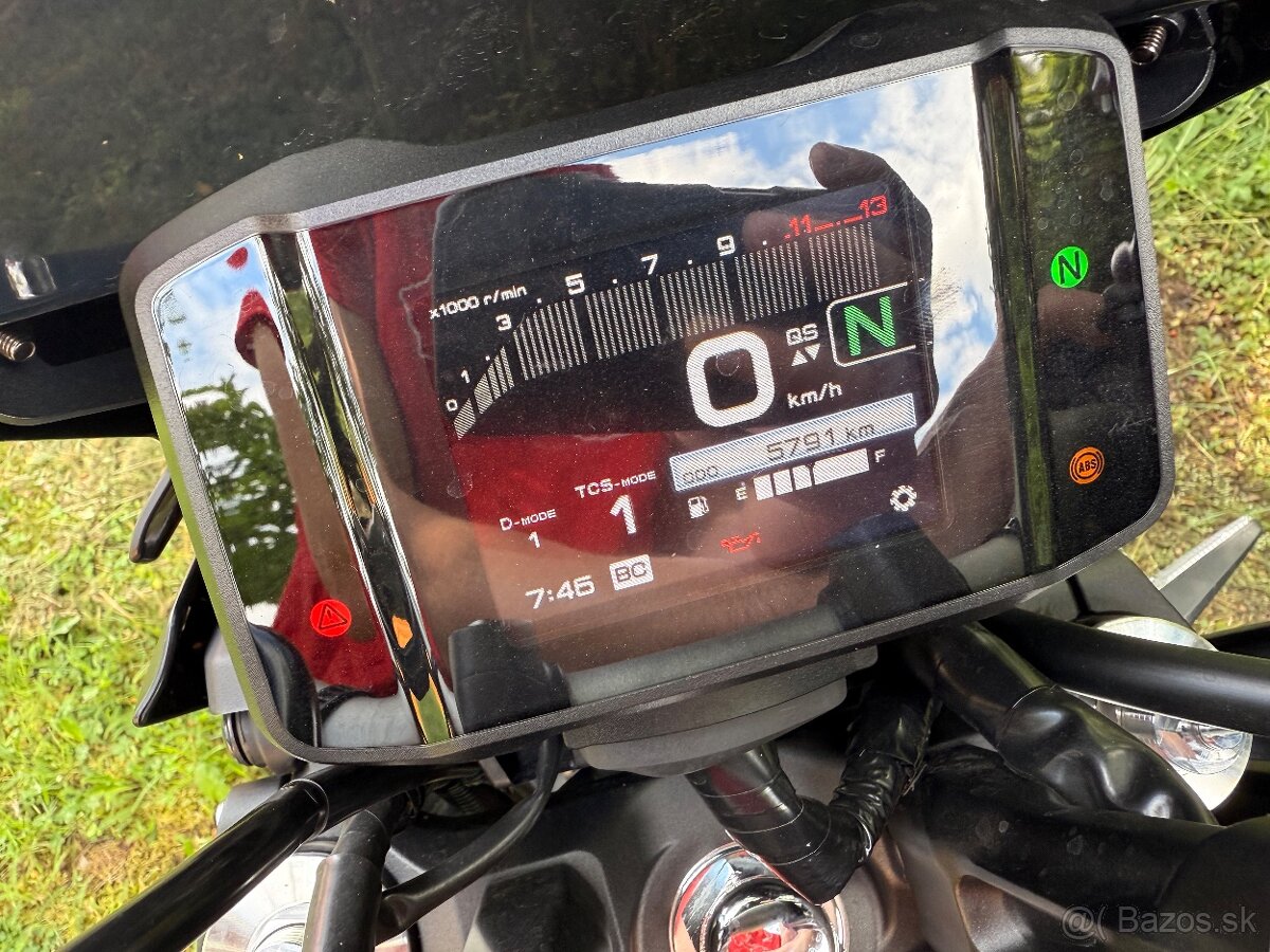 Yamaha MT09 - 6