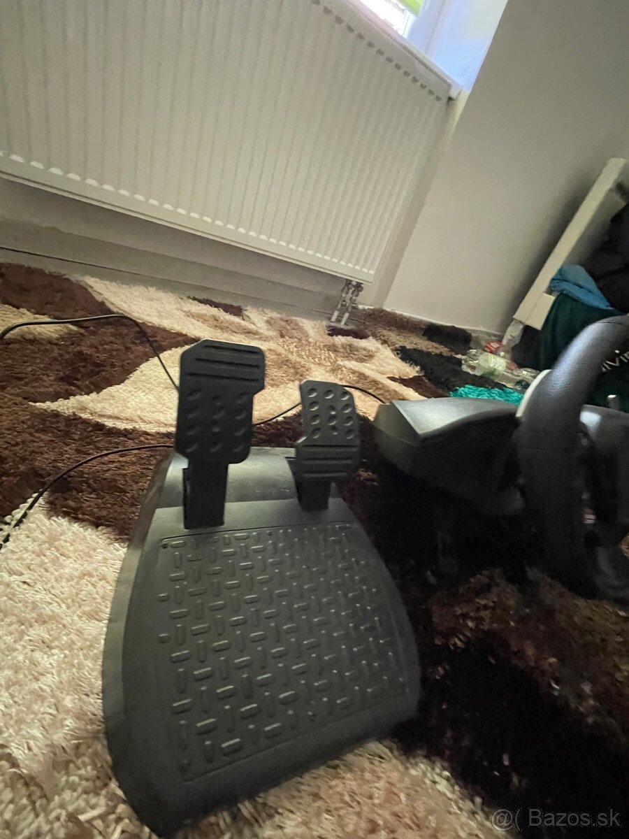Volant thrustmaster - 6
