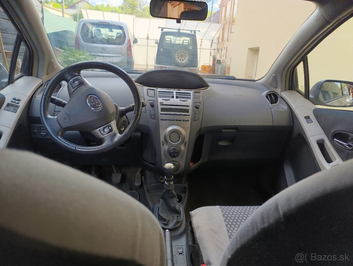 Predám TOYOTA YARIS 1.4D TS - 6