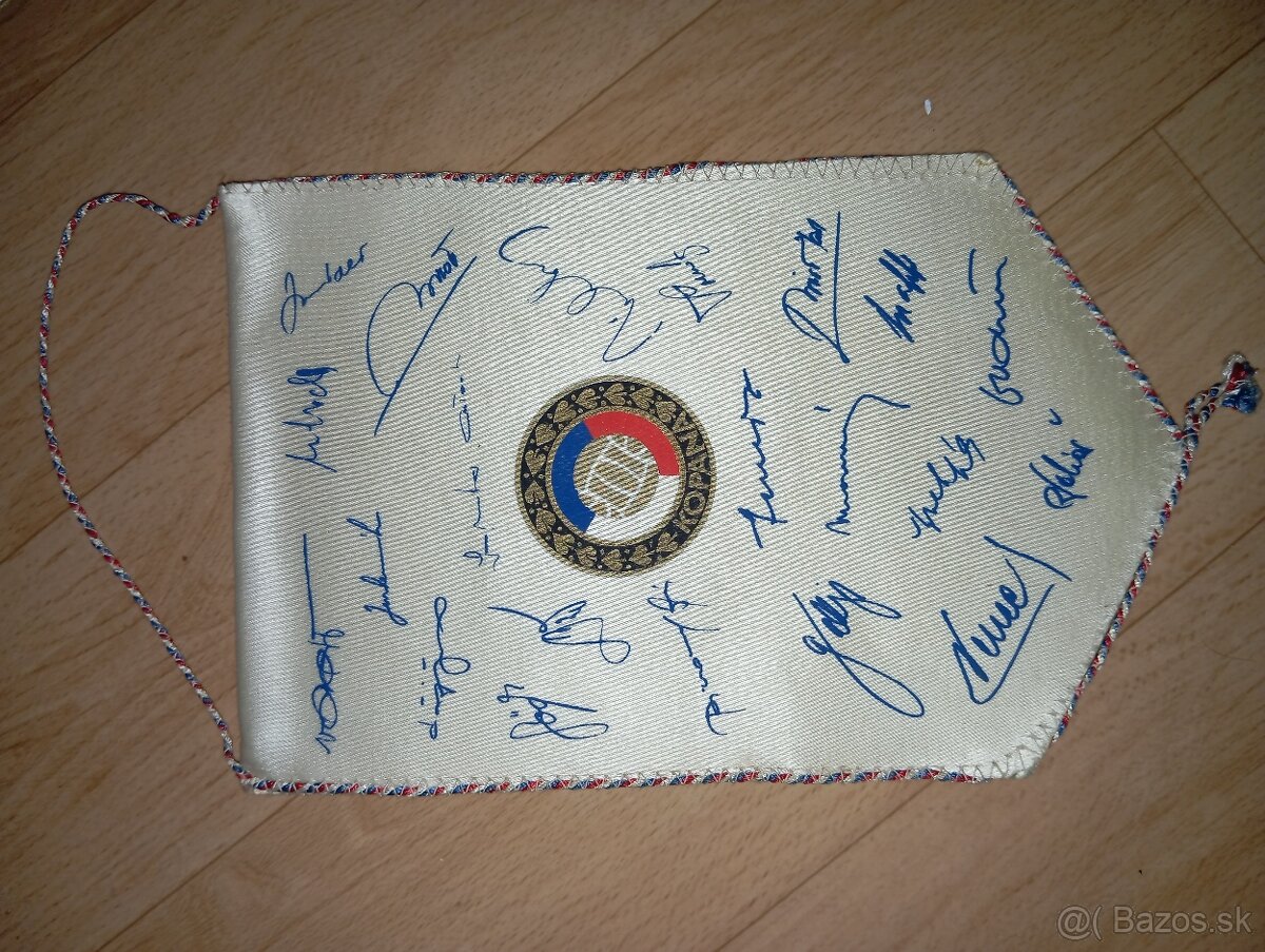 Predám zbierku starých vlajočiek, práporkov - 6