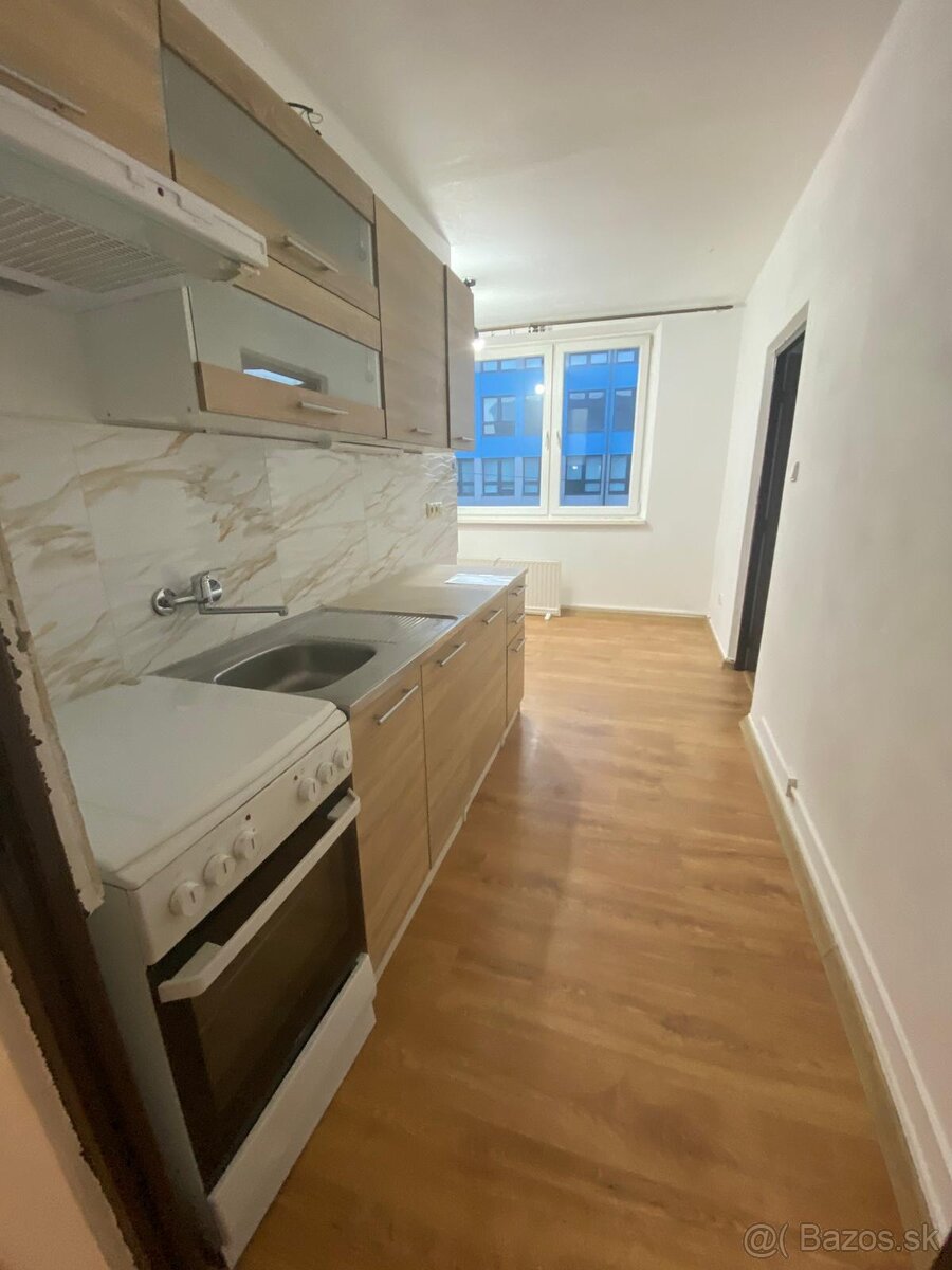 Prenajom 3iz byt Namestovo - 6