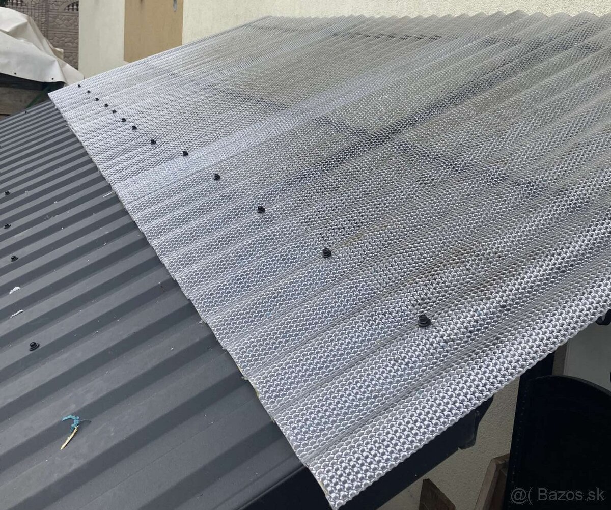 Vlnkovy polykarbonát, 2,8 mm hrubý pevný, s UV - 6