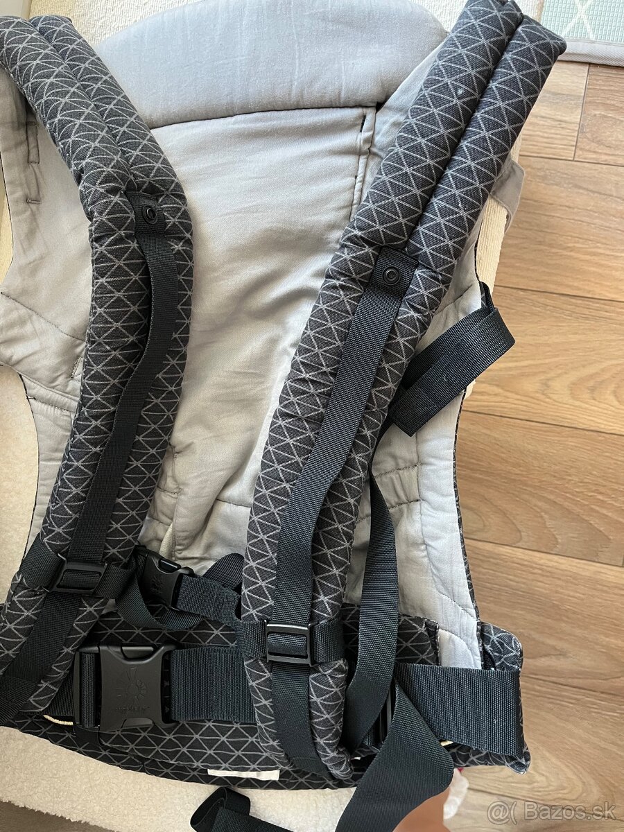 Ergobaby nosič Adapt - Geo Black - 6