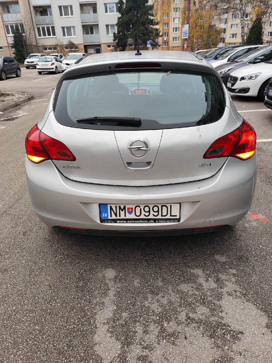 Opel Astra J 2011 - 6