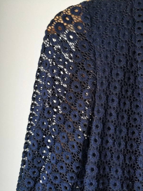 Sugarfree tmavomodré šaty XS - S, čipkované, s opaskom - 6