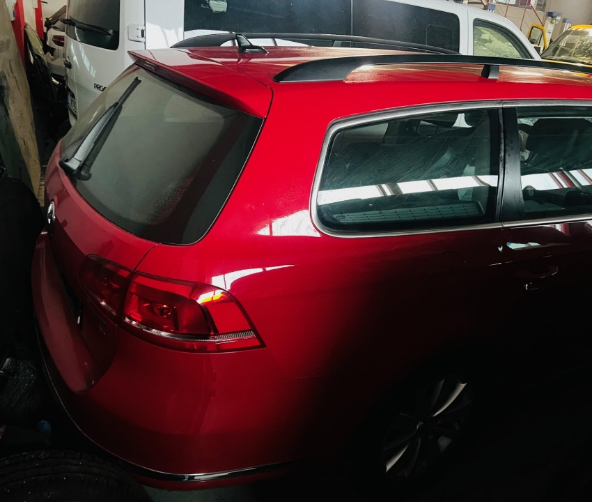 Volkswagen Passat Variant 2.0TDi , havarované - 6