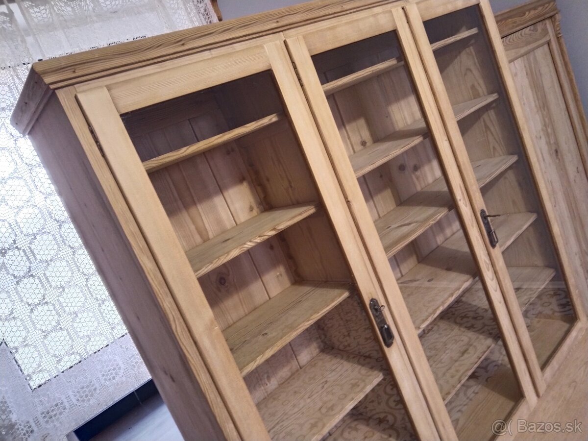 Stará knihovna, vitrína po renovaci - 6