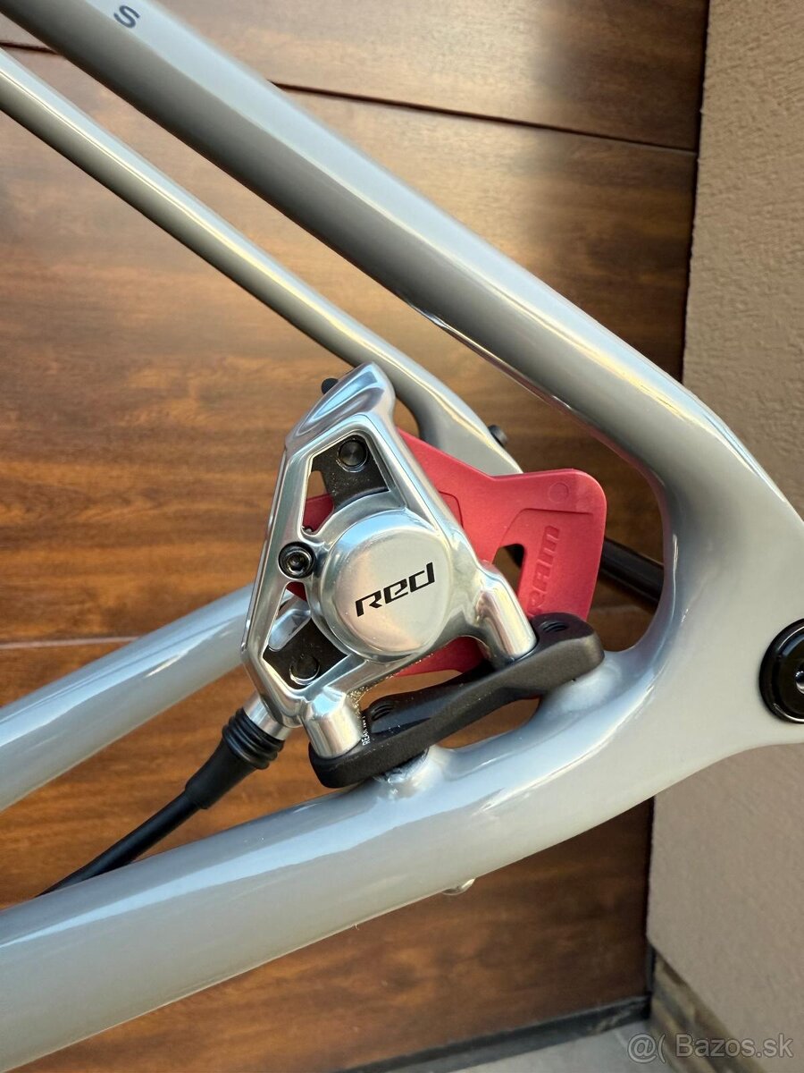 Predam novy ram Isaac Element Granite Grey 2025 - 6