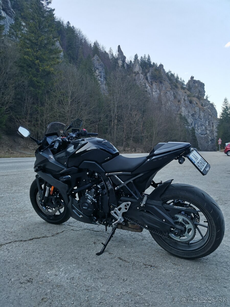 Suzuki GSX-8R - 6