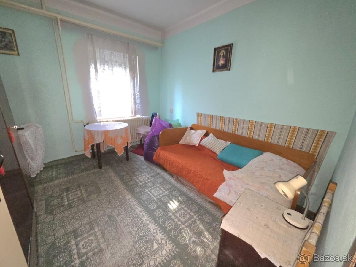 PREDAJ poschodový dom v obci Pastovce s pekným pozemkom - 6