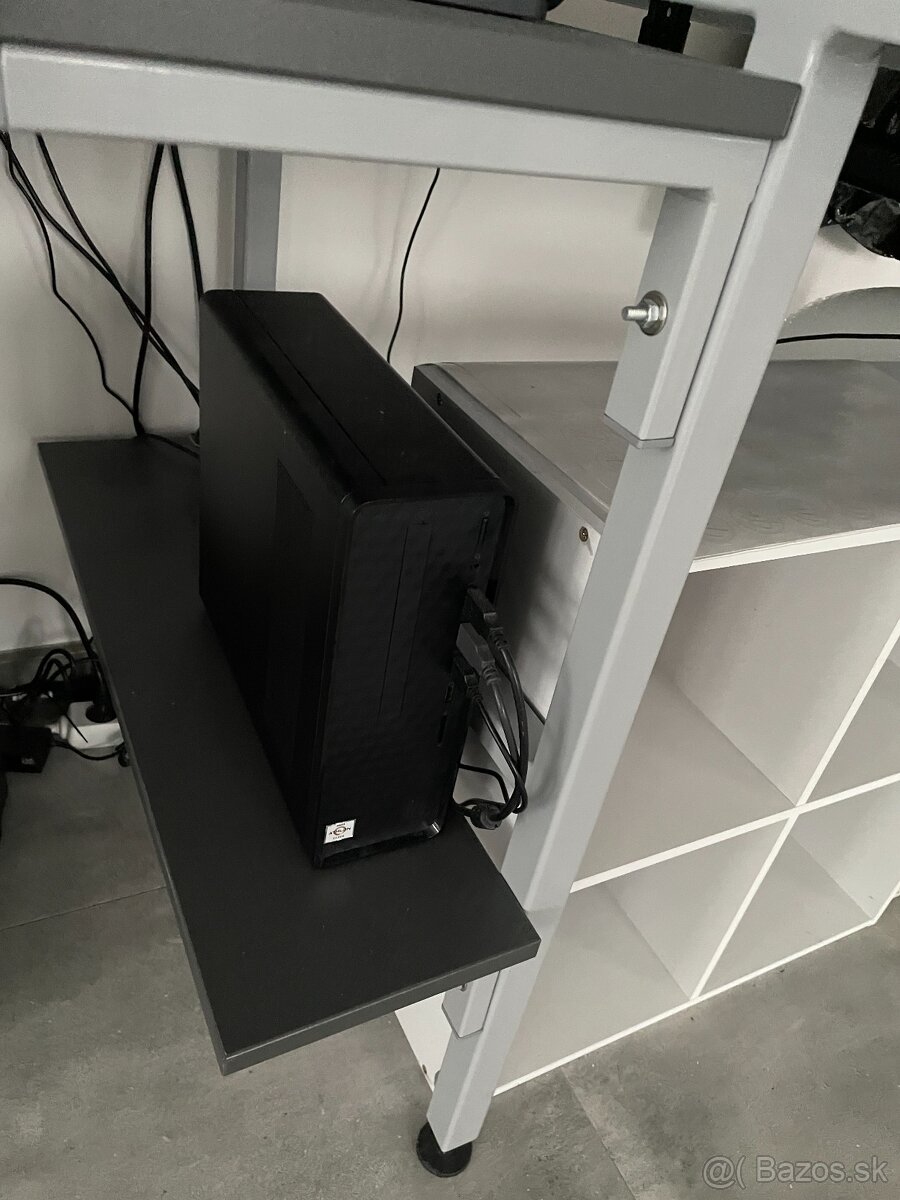 Kvalitné baliace stoly aj s príslušenstvom - 6