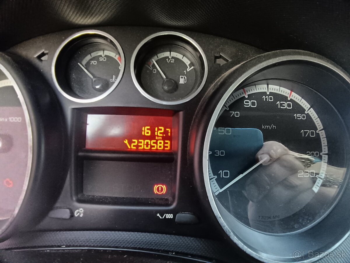 Peugeot 308 1.4 benzín - 6