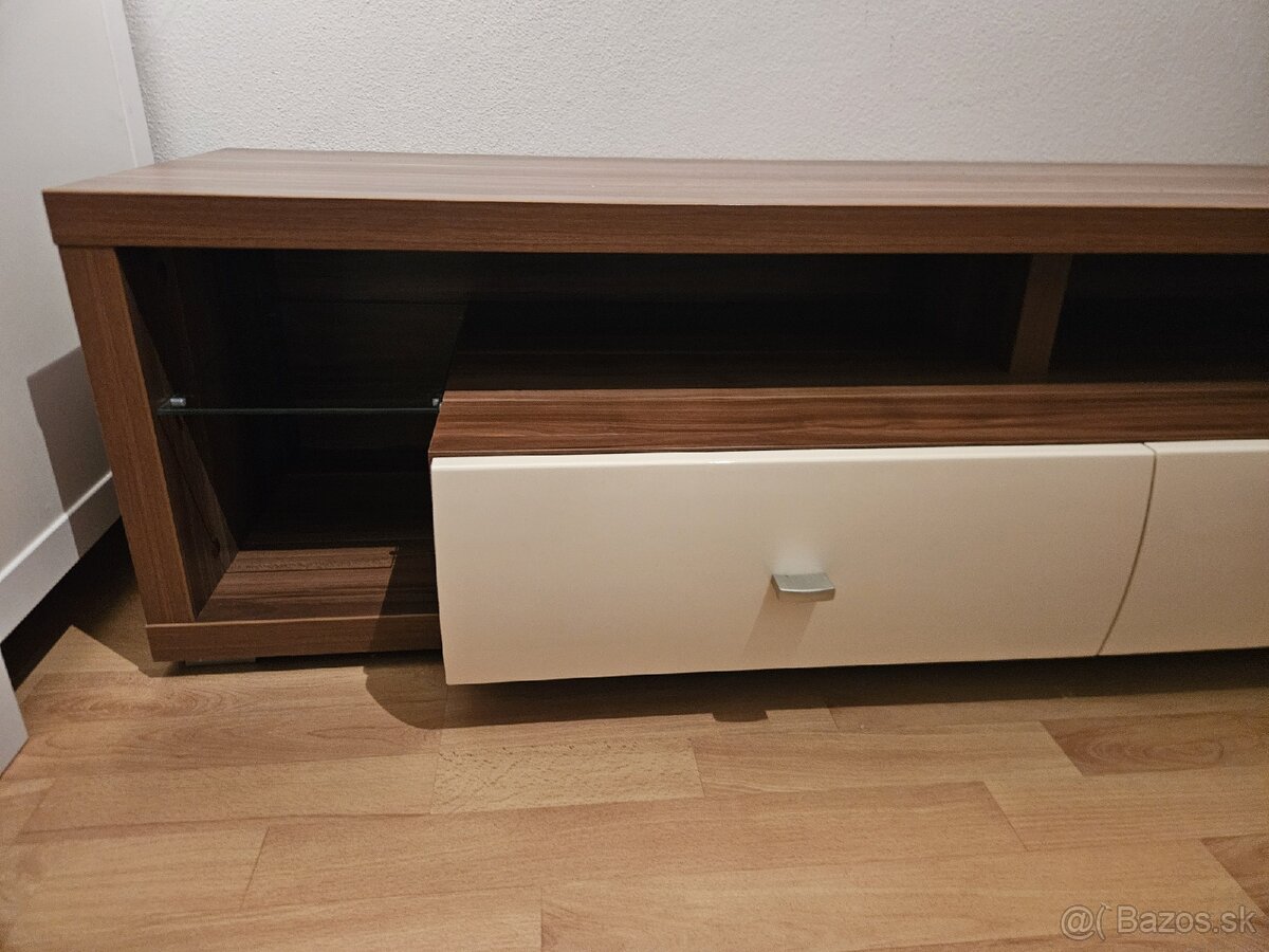 Skrinka pod televízor - 6