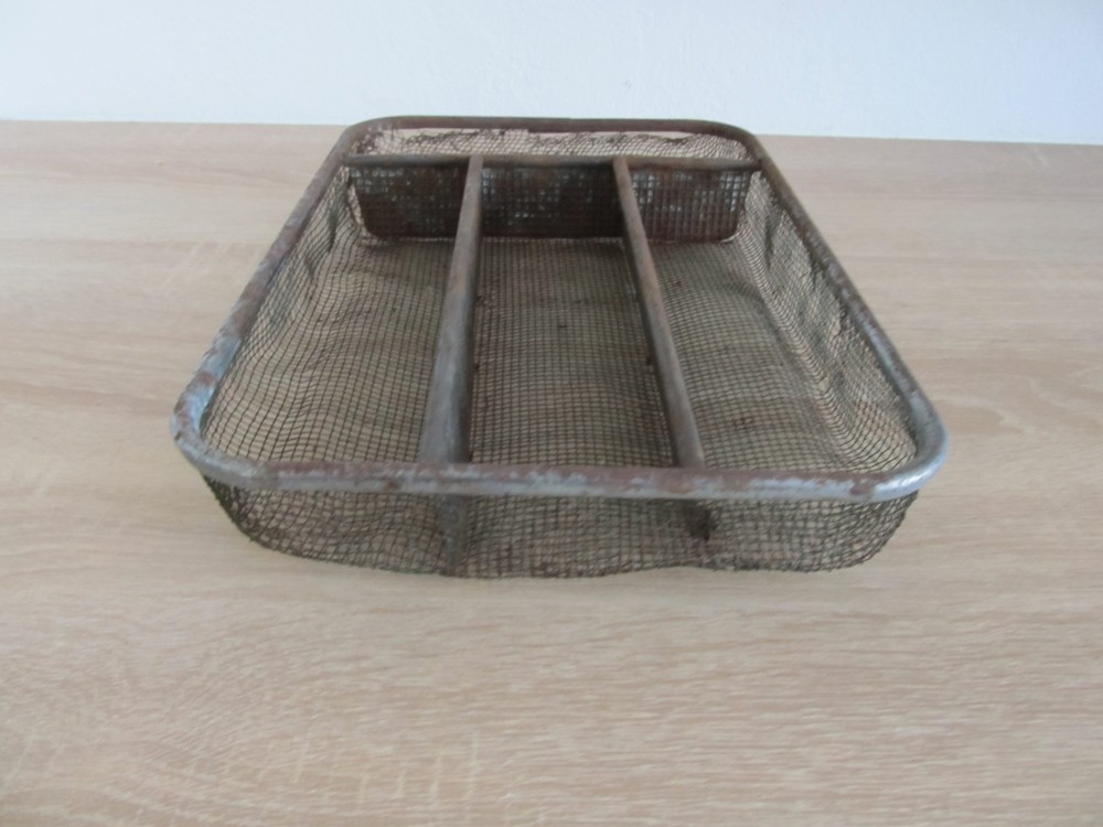 Predám starožitný kovový príborník. - 6