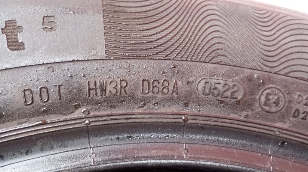 Predam letne pneu 4ks Continental 215_55_R17 - 6