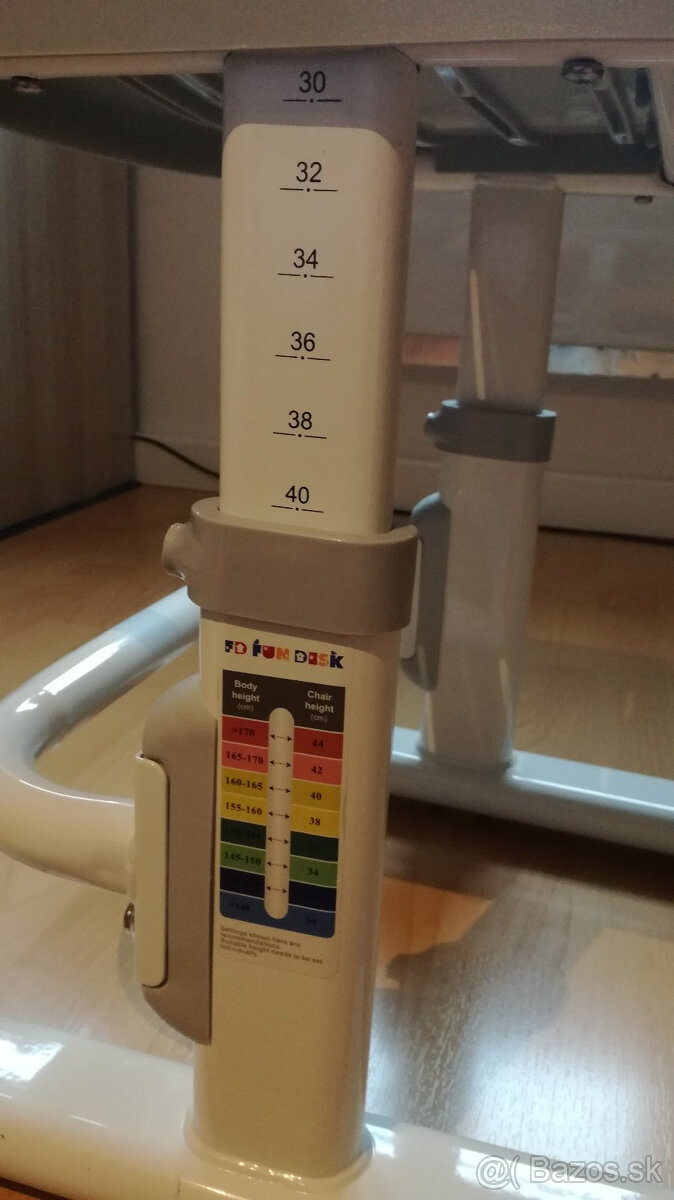 Ergonomická rastúca stolička - 6