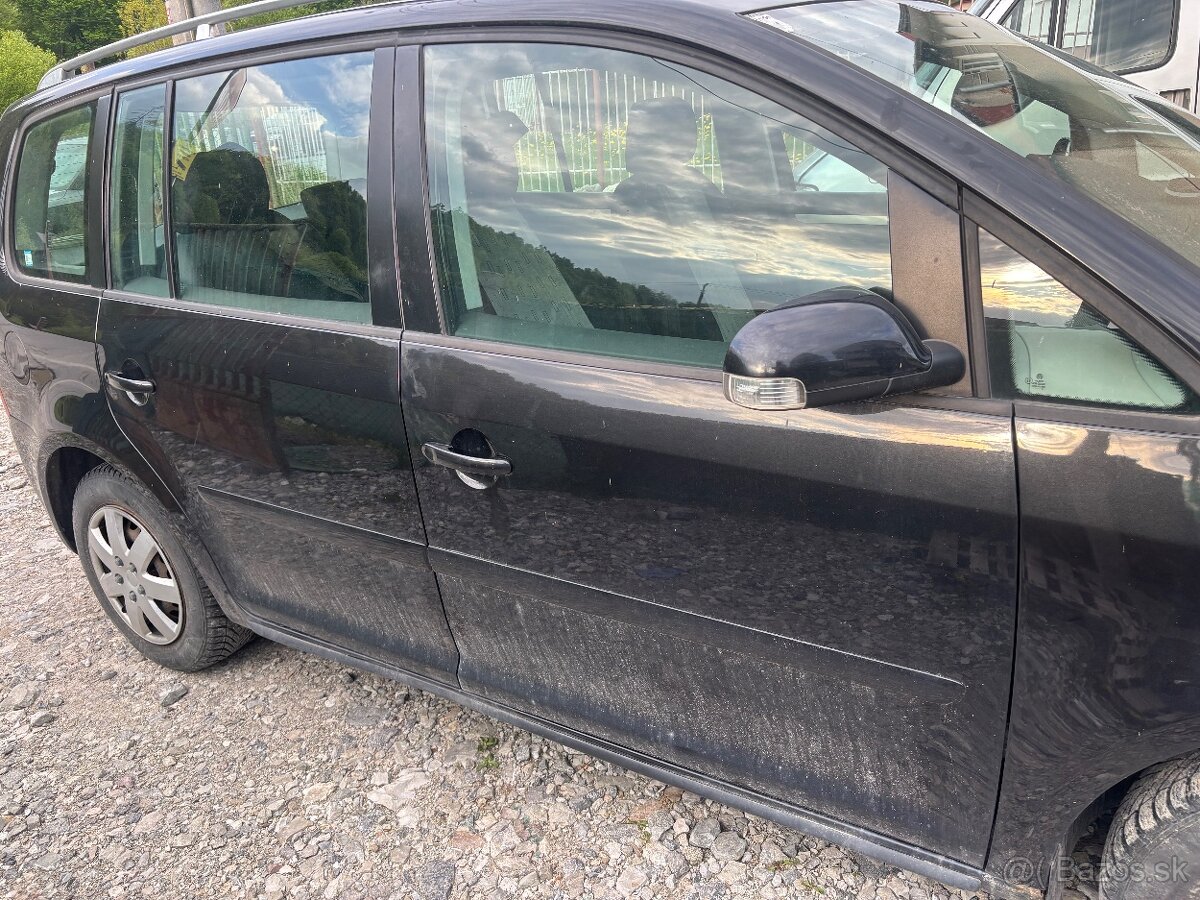 Rozpredam Volkswagen Touran 7miest - 6