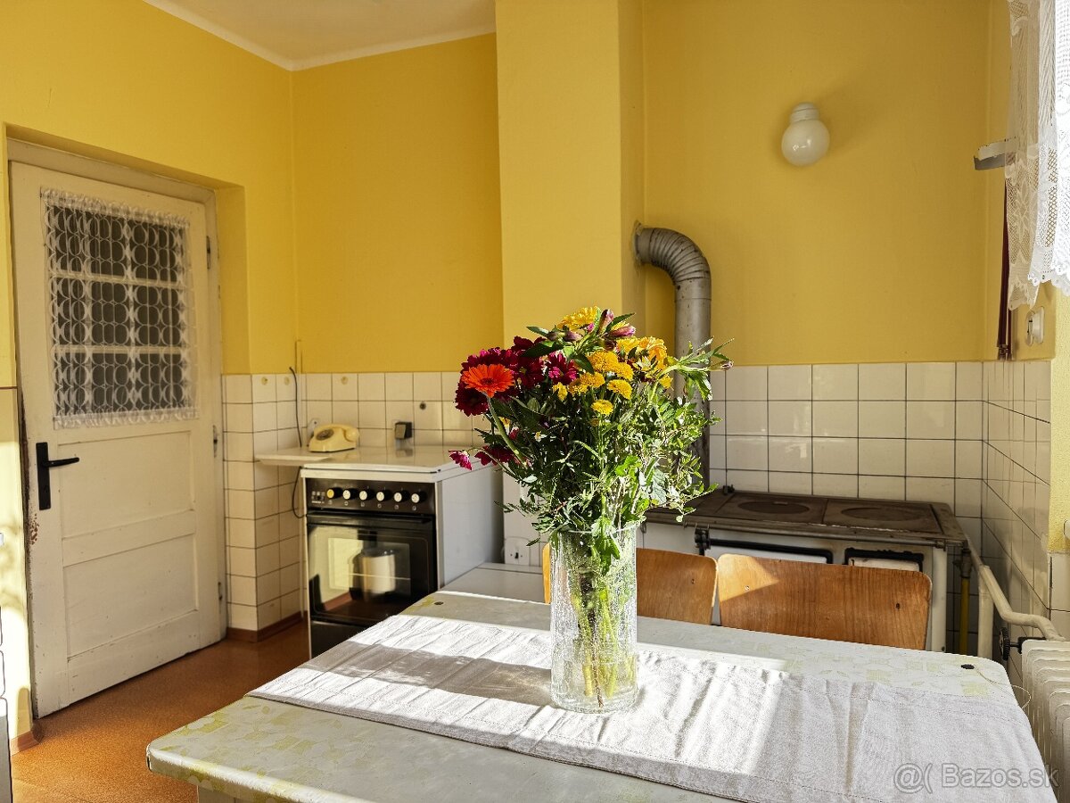 NA PREDAJ: Udržiavaný podpivničený vidiecky domček, Poruba - 6