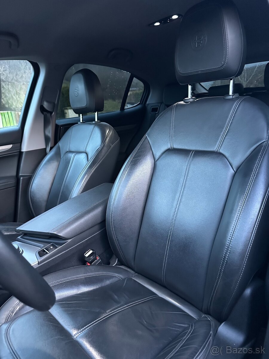 Alfa Romeo Stelvio 2.2 210k Super Q4 A/T - 6