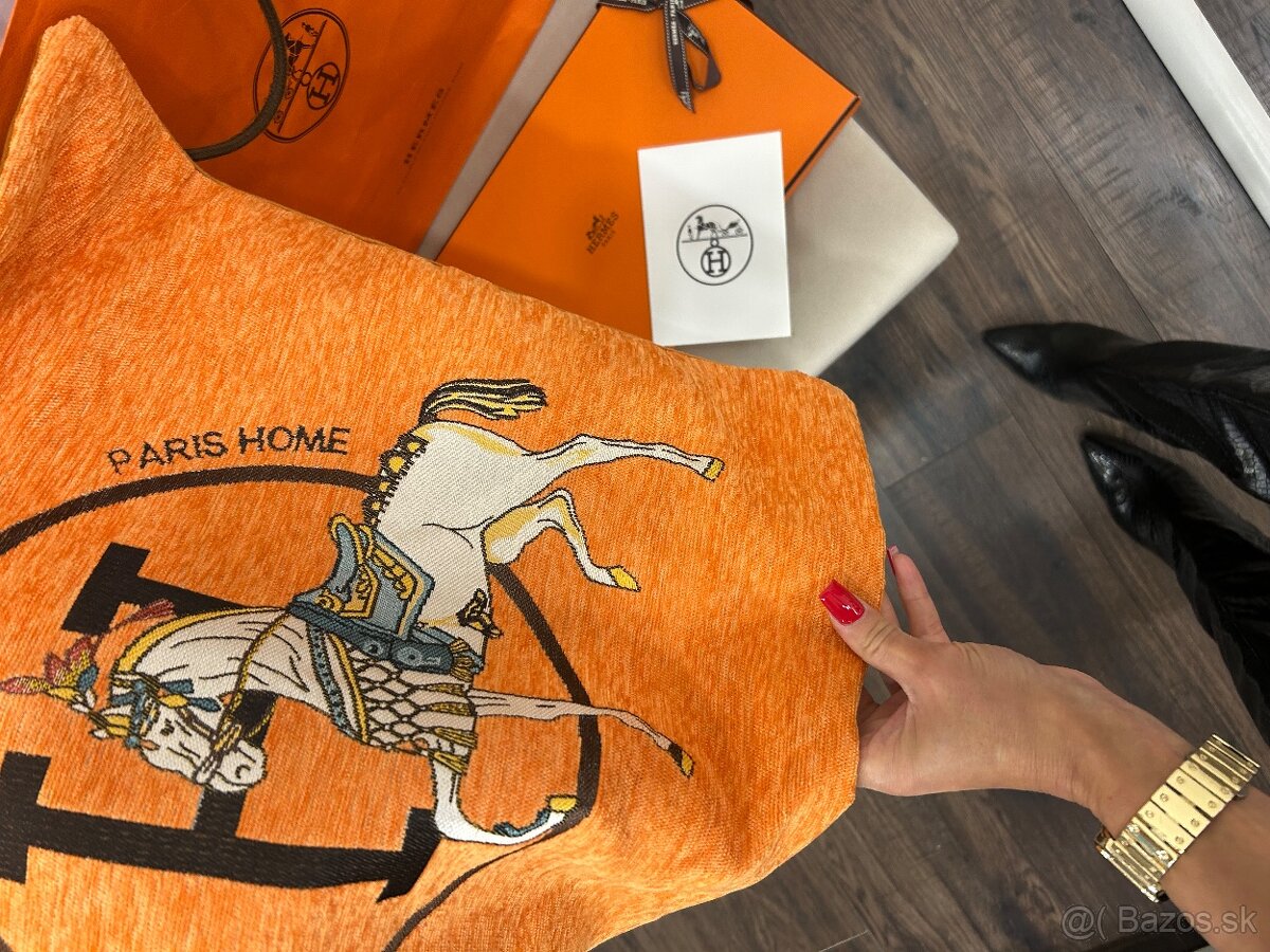 Hermes obliecka na vankúš. - 6